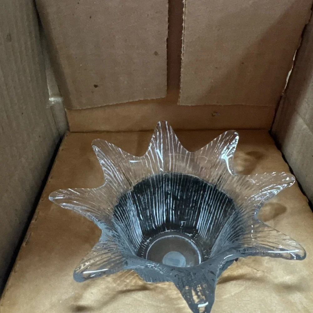 NEW PartyLite  Ice Petal Votive holder - Glass PO 282. NEW IN BOX